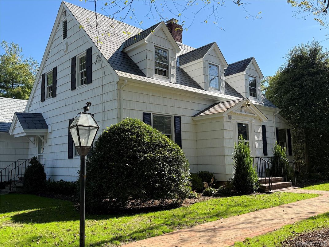 Exterior, Facade, Cape Cod