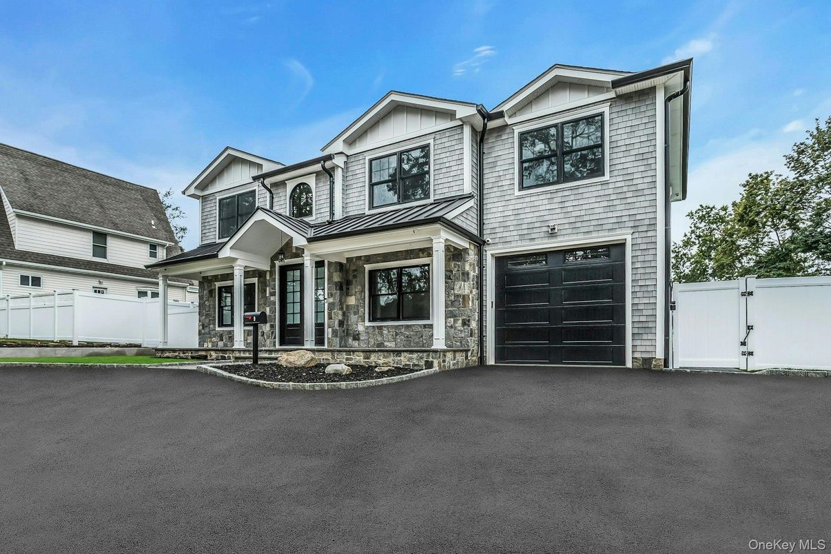 Attached, Exterior, Facade, Farmhouse