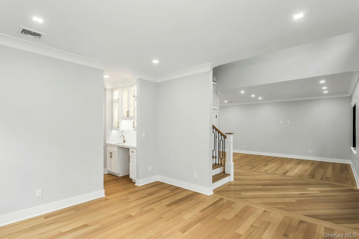 Empty room, Interior, Recessed Lighting, Wood Texture Flooring