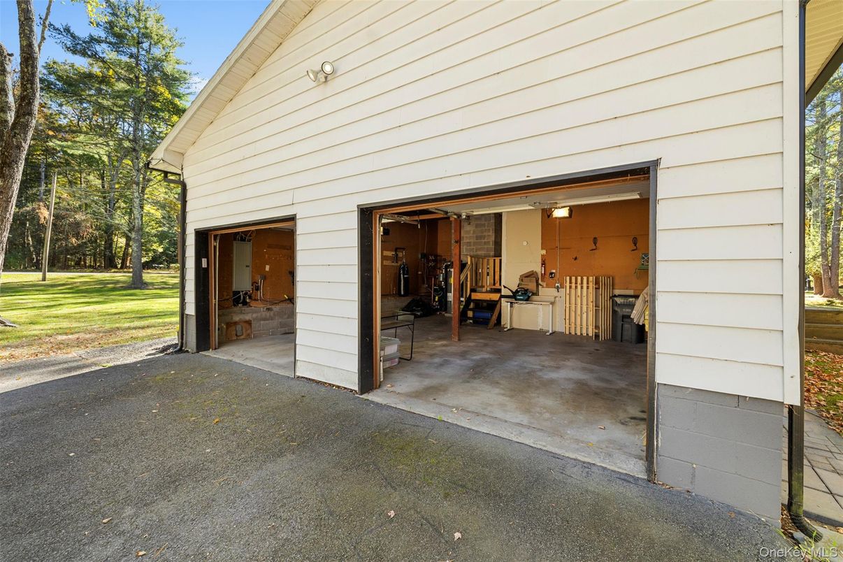 Detached Garage, Exterior