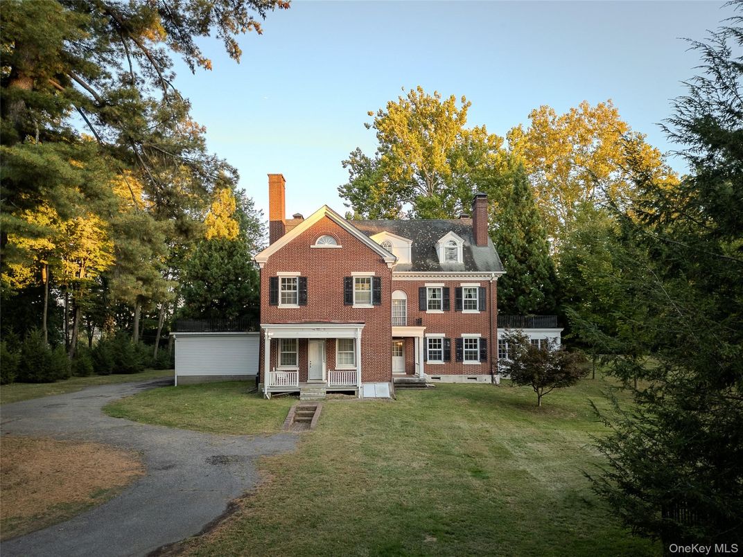 Backyard, Exterior, Facade, Brick Facade, Georgian