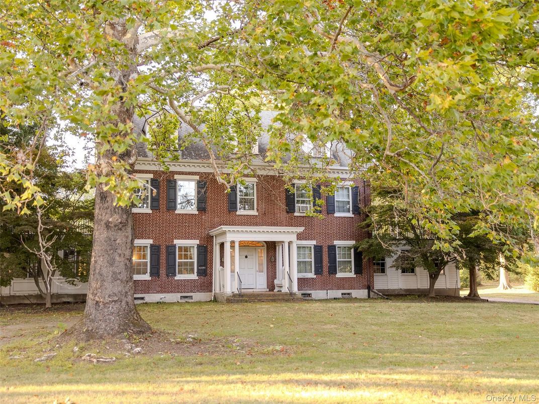Exterior, Facade, Brick Facade, Georgian