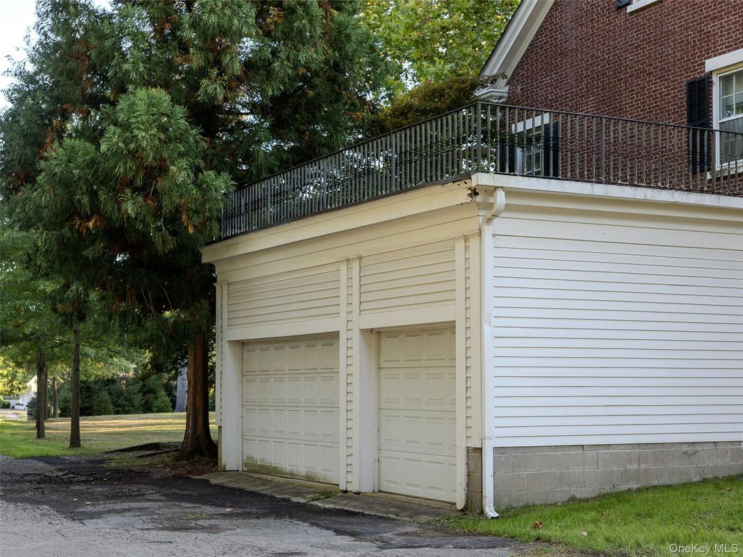 Detached Garage, Exterior
