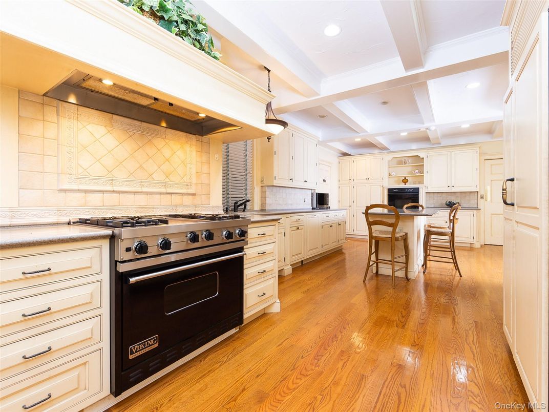 Dining room, Interior, Kitchen, Recessed Lighting, Stainless Steel Appliances, Wood Texture Flooring