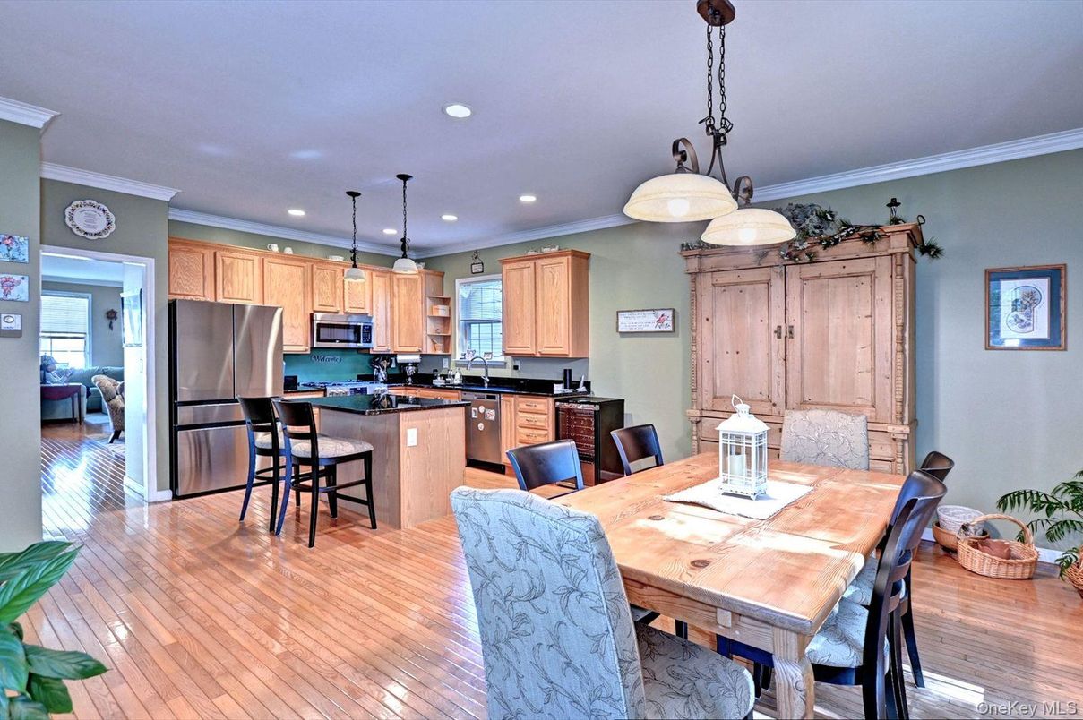 Dining room, Interior, Kitchen, Pendant Lights, Recessed Lighting, Wood Texture Flooring