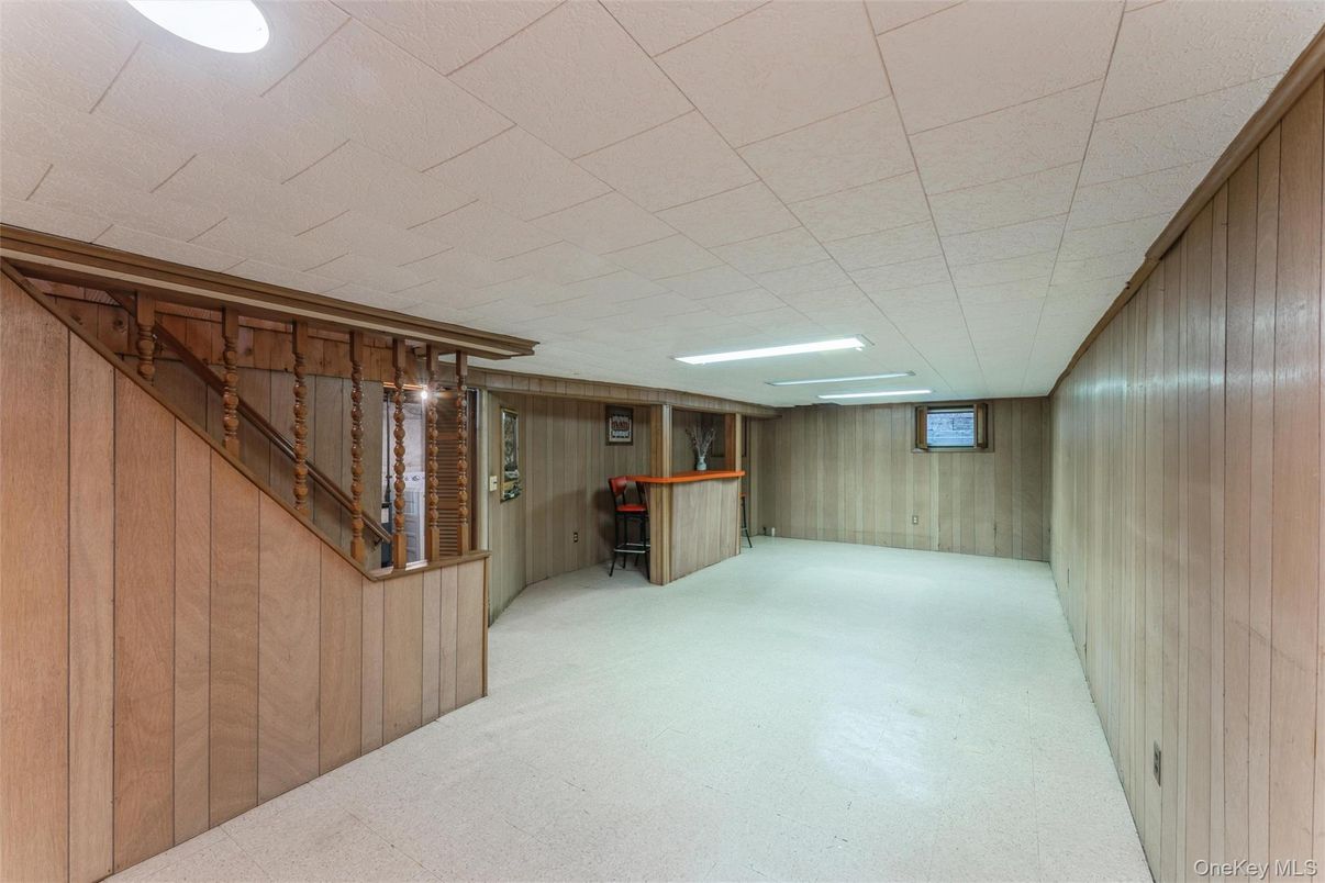 Empty room, Interior, Recessed Lighting, Wooden Walls
