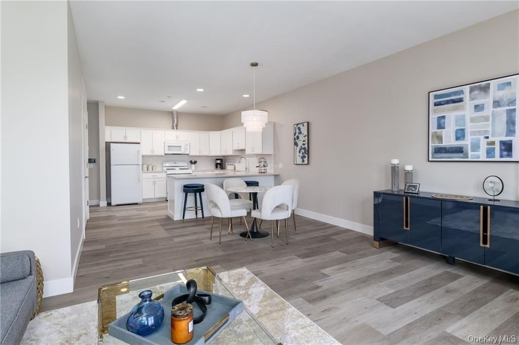 Dining room, Interior, Kitchen, Pendant Lights, Recessed Lighting, Wood Texture Flooring