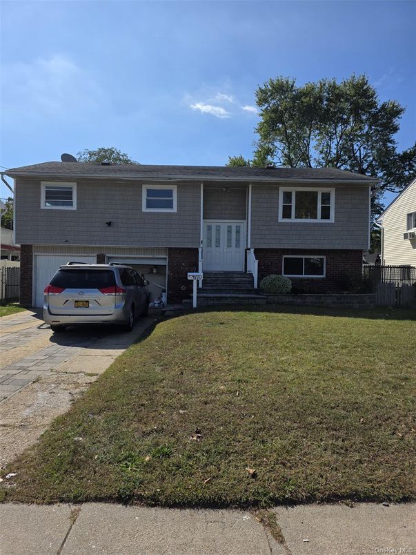 Attached, Exterior, Facade, Raised Ranch