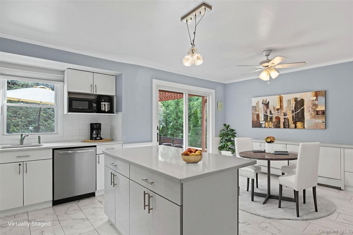 Dining room, Interior, Kitchen, Marble, Pendant Lights
