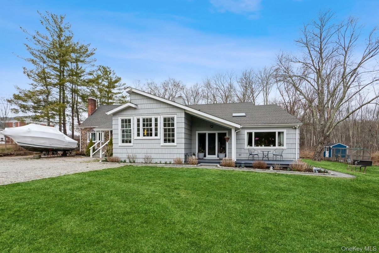 Backyard, Exterior, Facade, Ranch