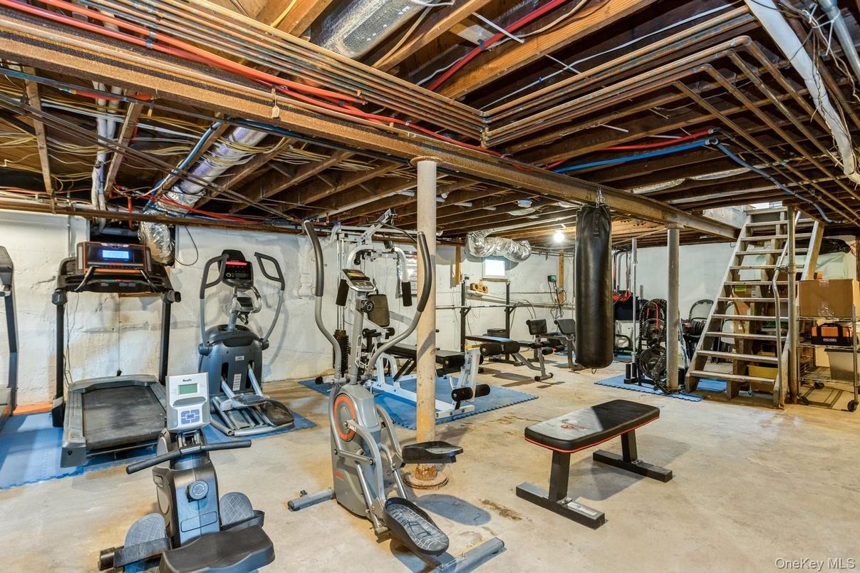 Fitness Equipment, Interior, Wooden Beams