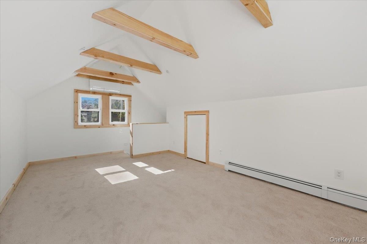 Empty room, Interior, Wooden Beams