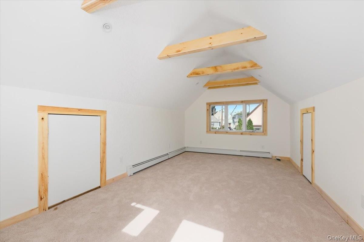 Empty room, Interior, Wooden Beams