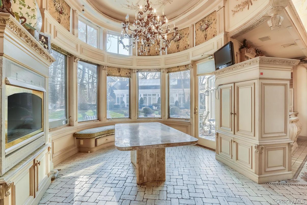 Chandelier, Interior, Sun Room