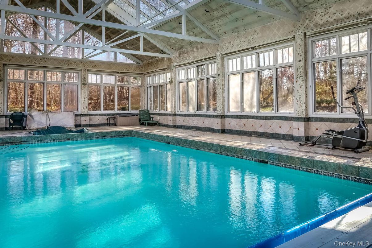 Interior, Pool, Sun Room