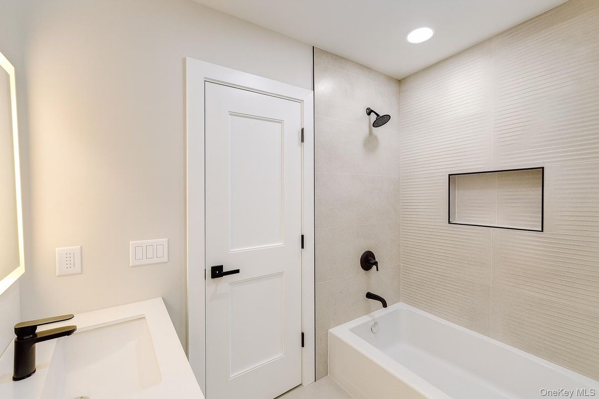 Bathroom, Interior, Recessed Lighting
