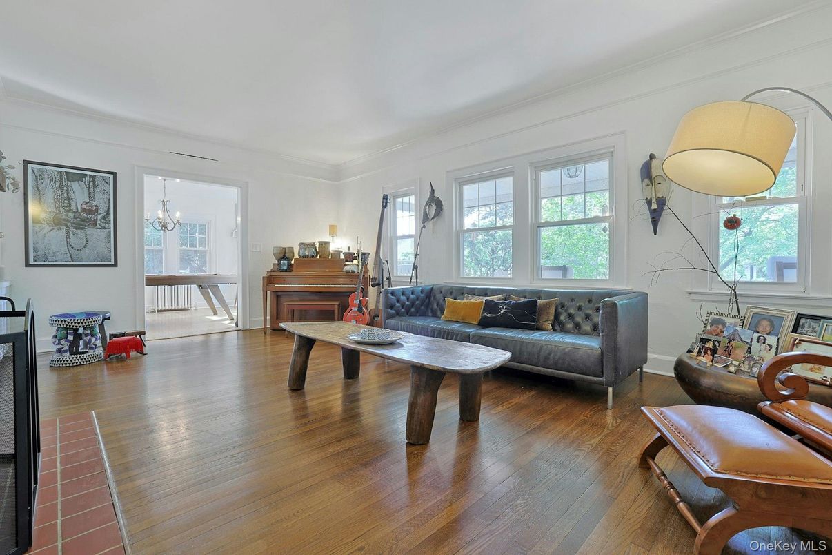 Interior, Living room, Pendant Lights, Wood Texture Flooring