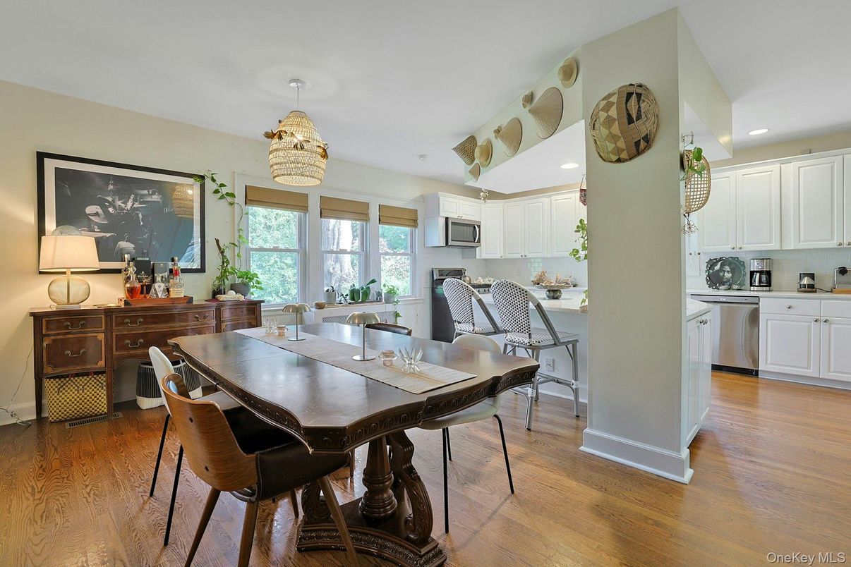 Chandelier, Dining room, Interior, Kitchen, Pendant Lights, Recessed Lighting, Wood Texture Flooring