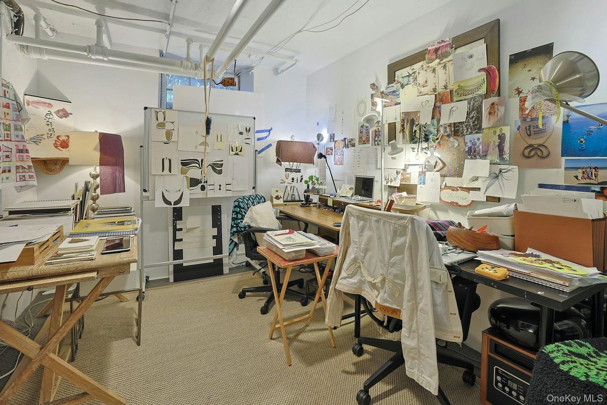 Home Office, Interior