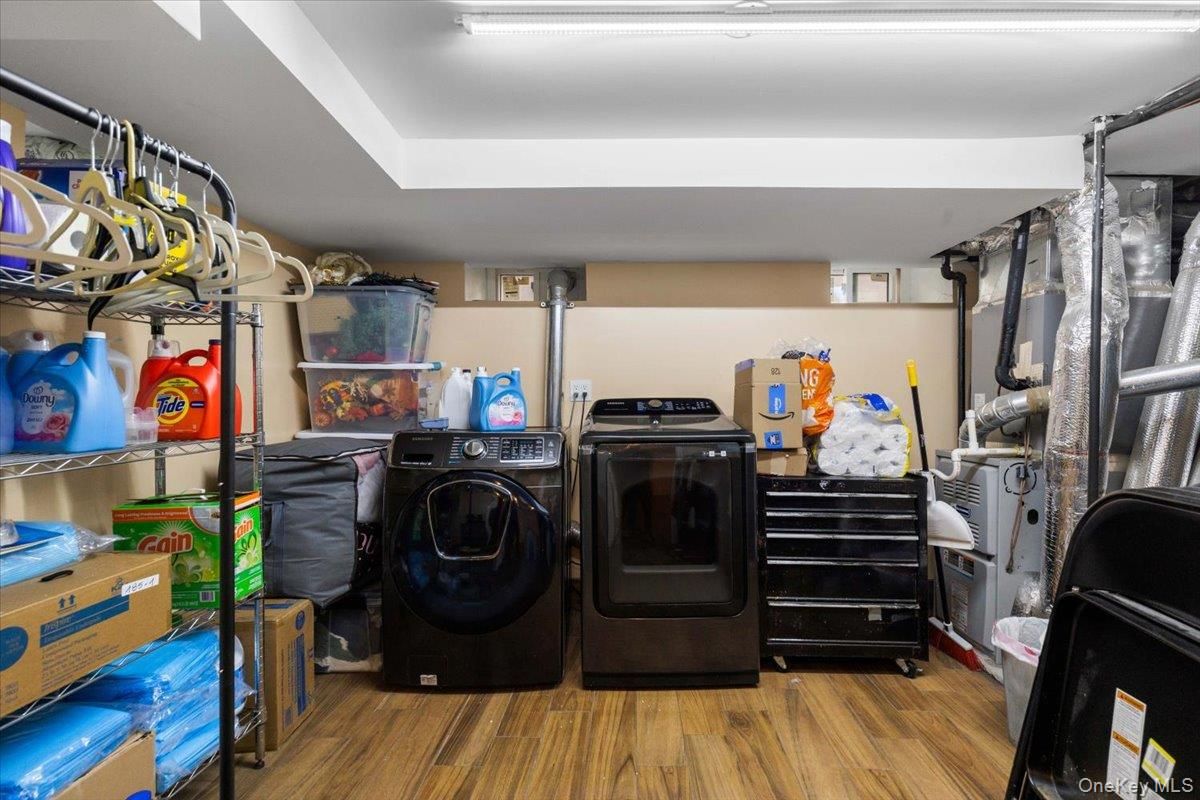 Interior, Washer, Wood Texture Flooring
