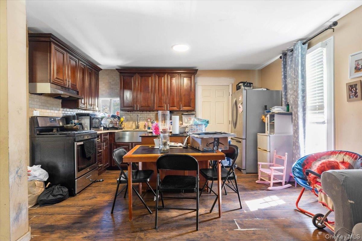 Dining room, Interior, Kitchen, Recessed Lighting, Wood Texture Flooring