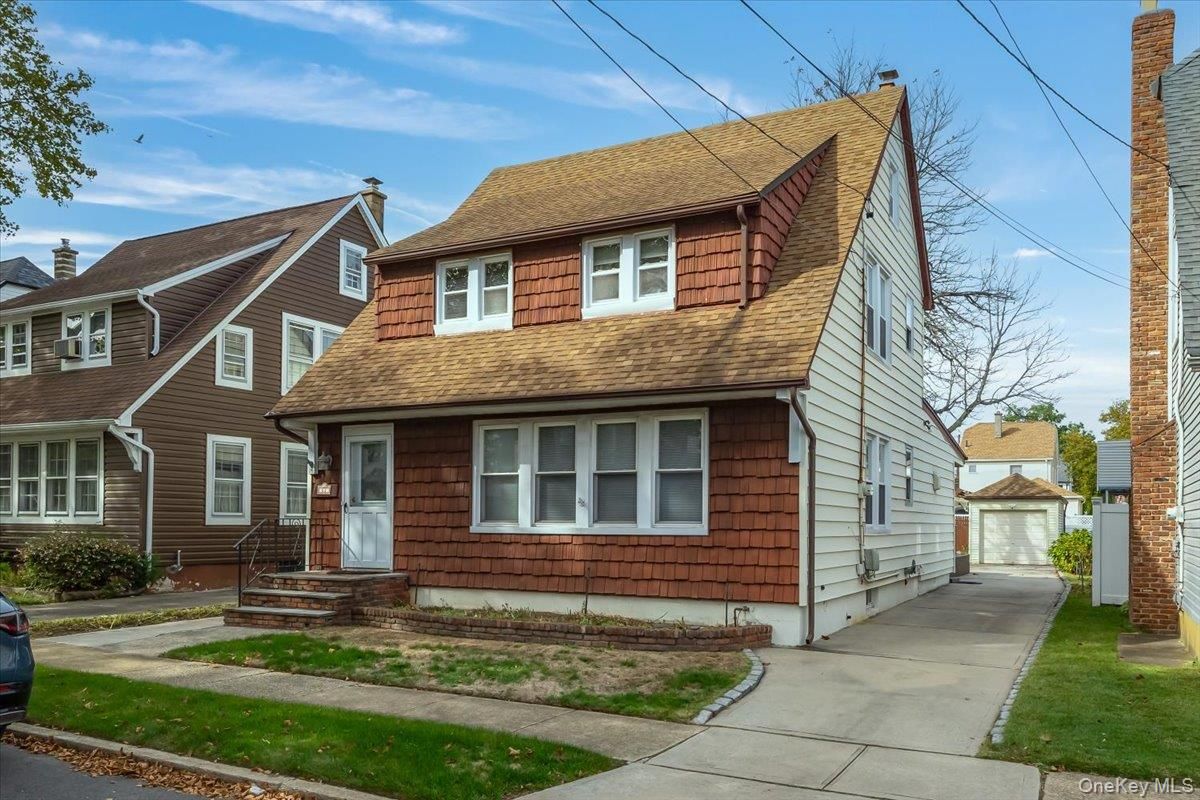 Exterior, Facade, Cape Cod