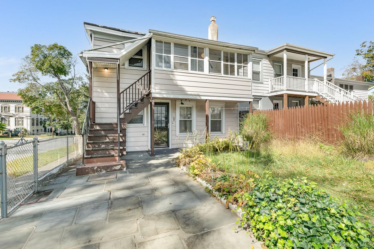 Exterior, Facade, American Foursquare
