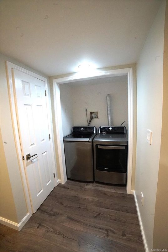 Interior, Washer, Wood Texture Flooring