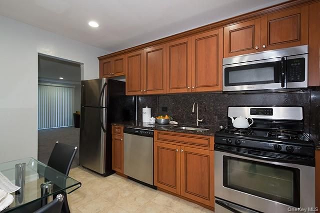 Dining room, Interior, Kitchen, Recessed Lighting, Stainless Steel Appliances