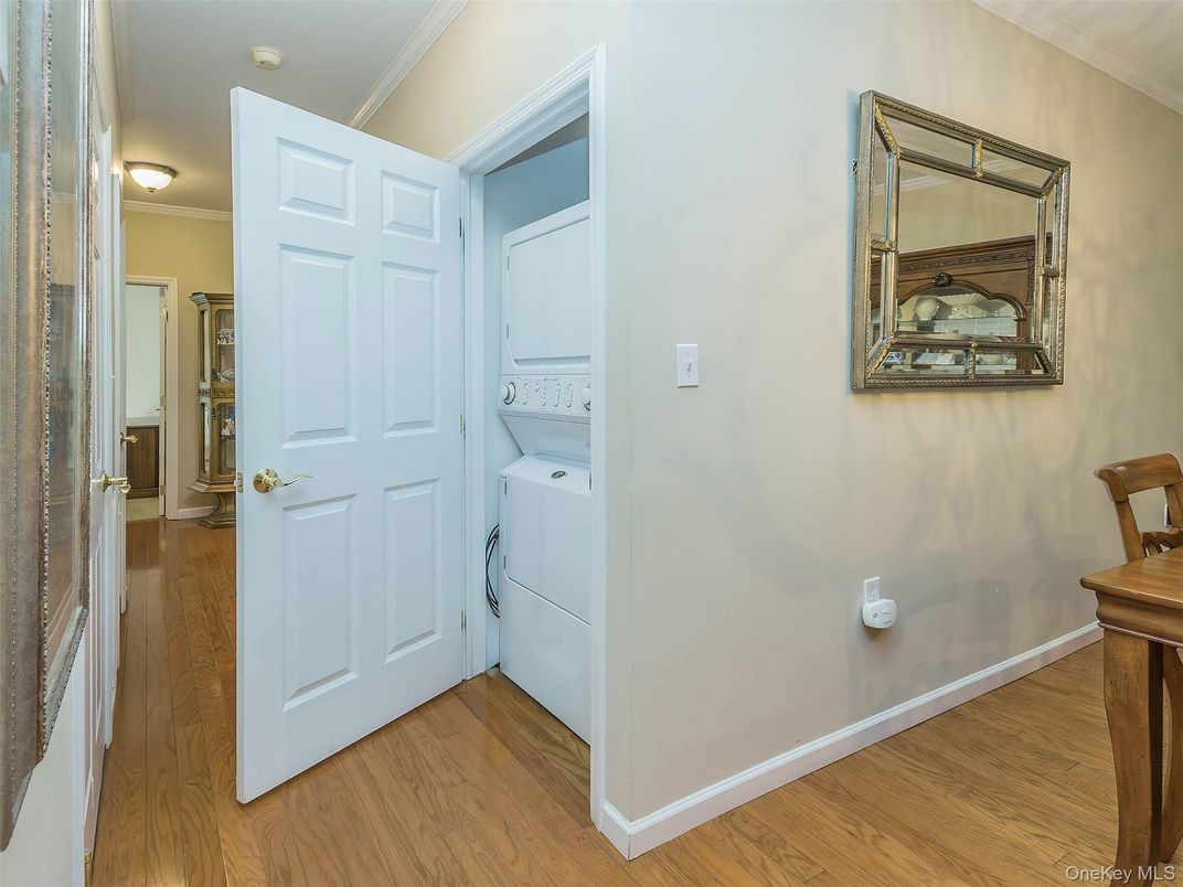 Interior, Utility Closets, Washer, Wood Texture Flooring