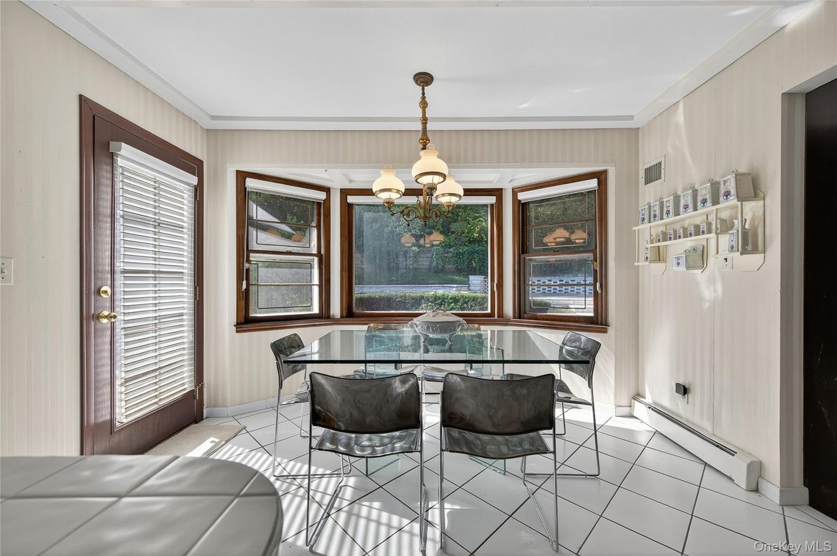 Chandelier, Dining room, Interior