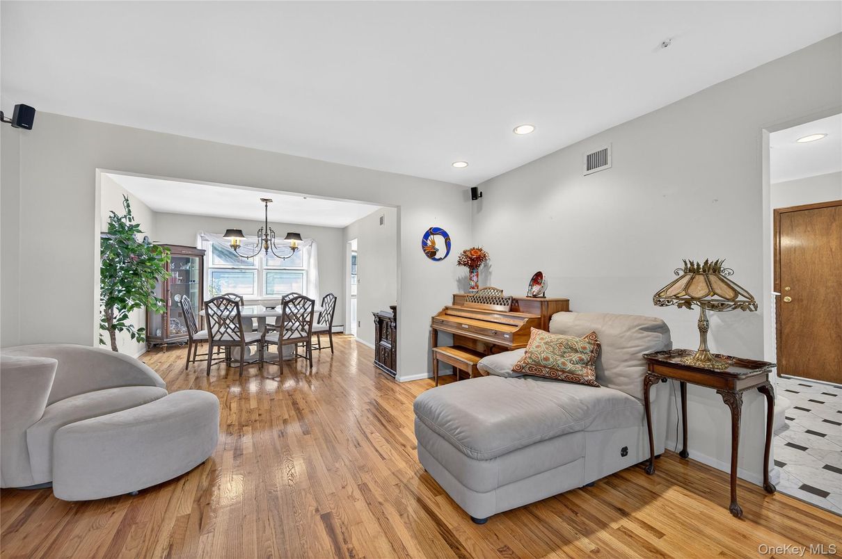 Chandelier, Dining room, Interior, Piano, Recessed Lighting, Wood Texture Flooring