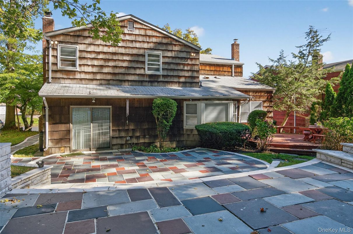 Backyard, Exterior, Facade, Split Level