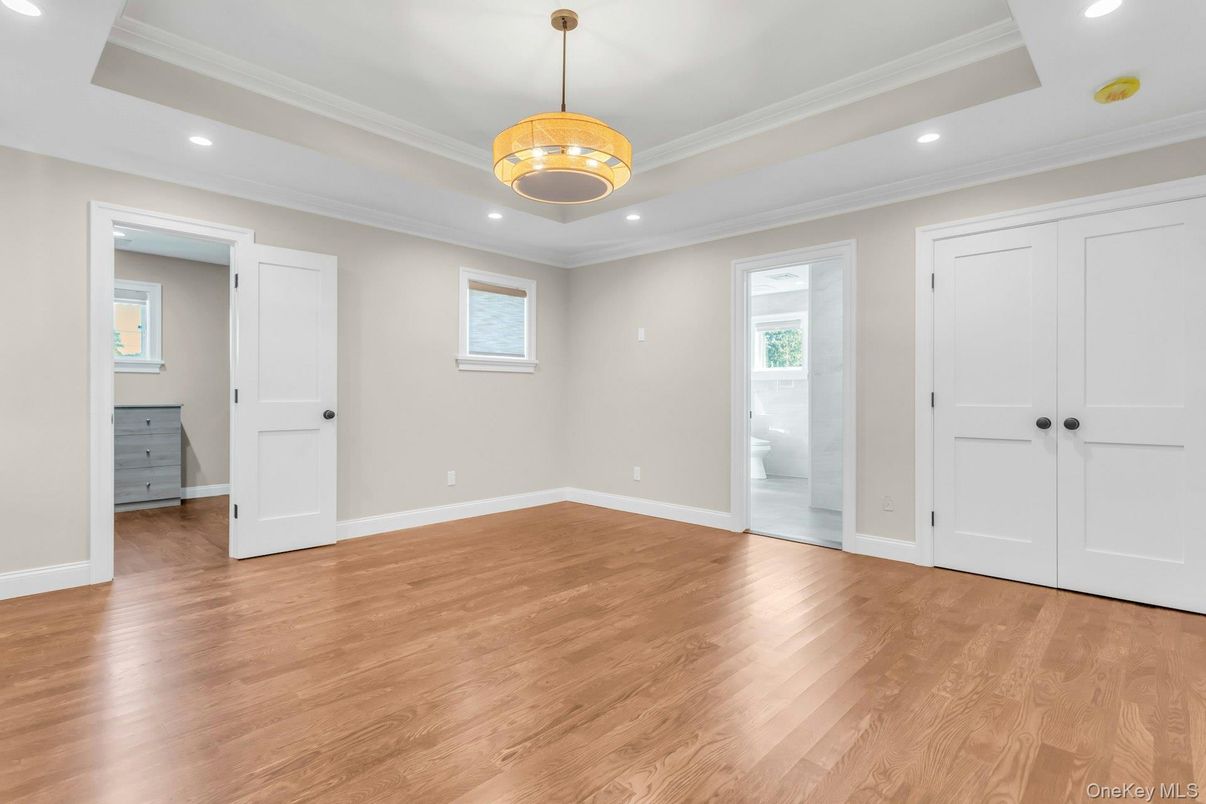 Empty room, Interior, Pendant Lights, Recessed Lighting, Wood Texture Flooring