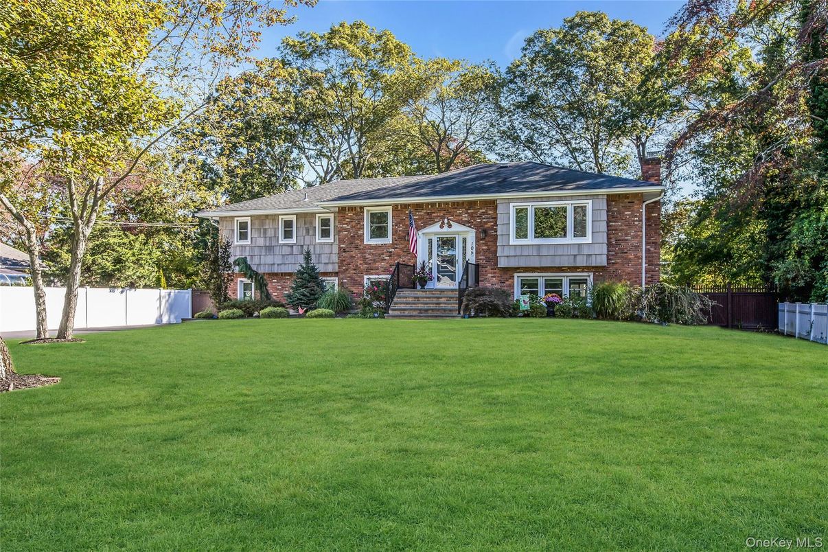Exterior, Facade, Brick Facade, Raised Ranch