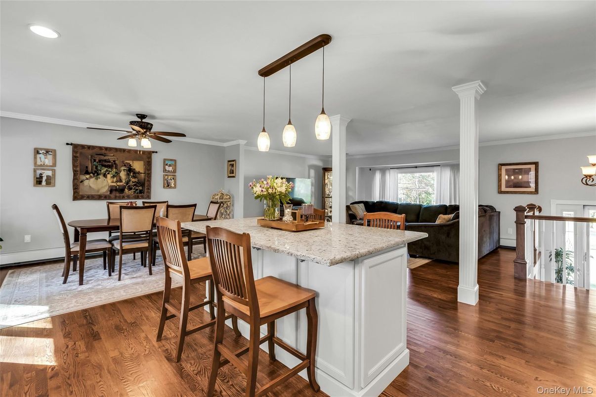 Dining room, Interior, Living room, Pendant Lights, Recessed Lighting, Wood Texture Flooring