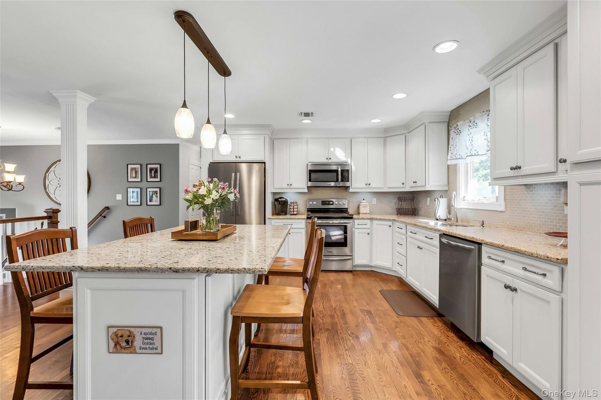 Dining room, Interior, Kitchen, Pendant Lights, Recessed Lighting, Stainless Steel Appliances, Wood Texture Flooring