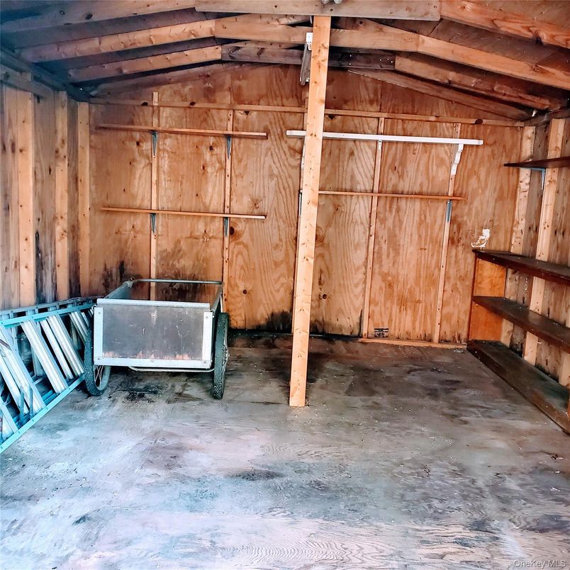 Empty room, Interior, Wooden Beams, Wooden Walls