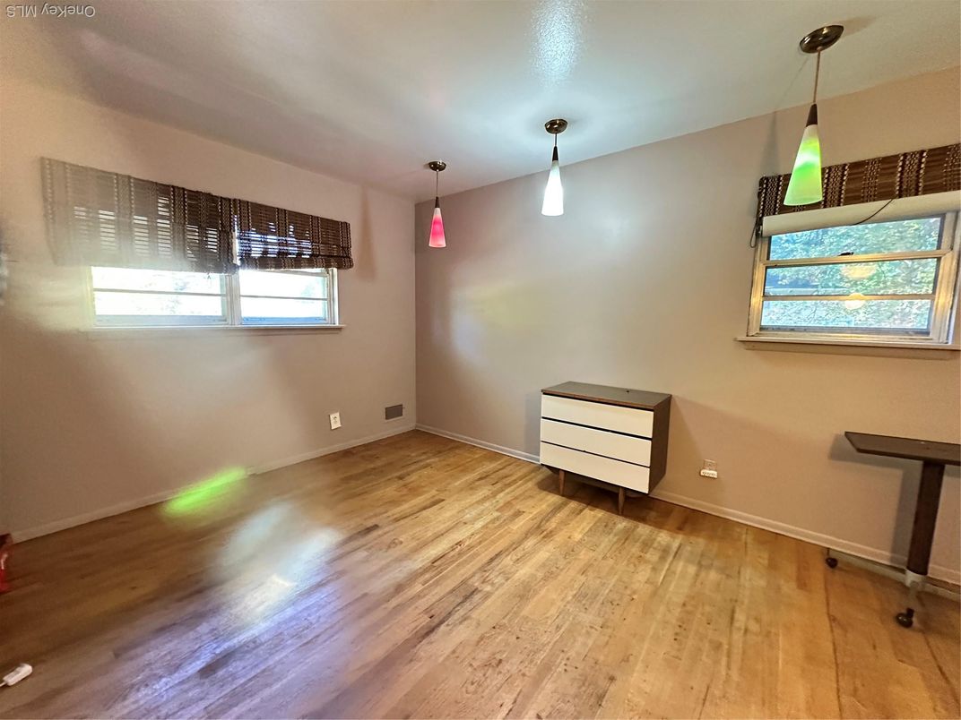 Interior, Pendant Lights, Wood Texture Flooring