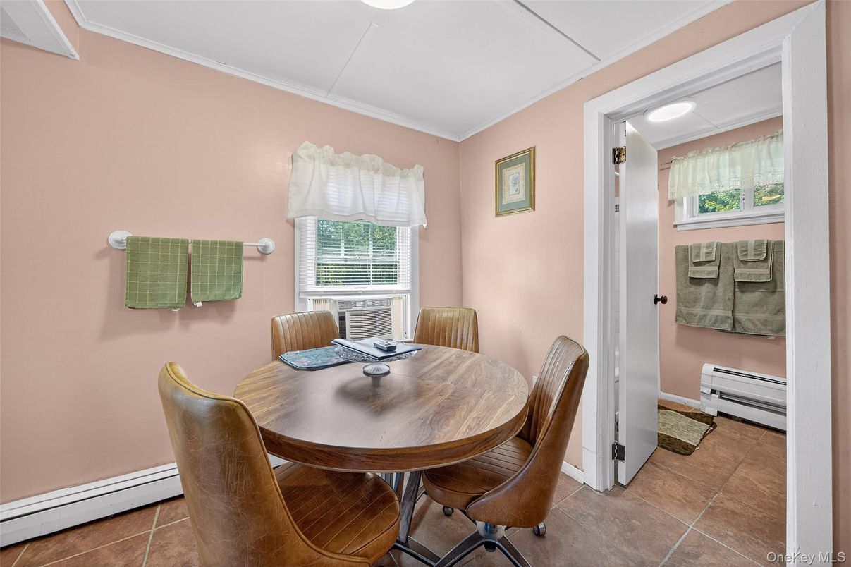 Dining room, Interior, Recessed Lighting