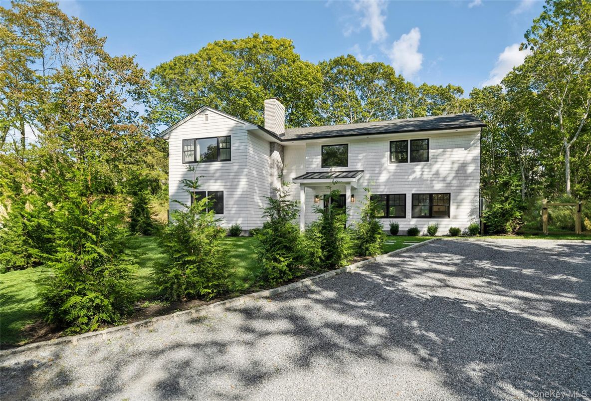 Exterior, Facade, Raised Ranch