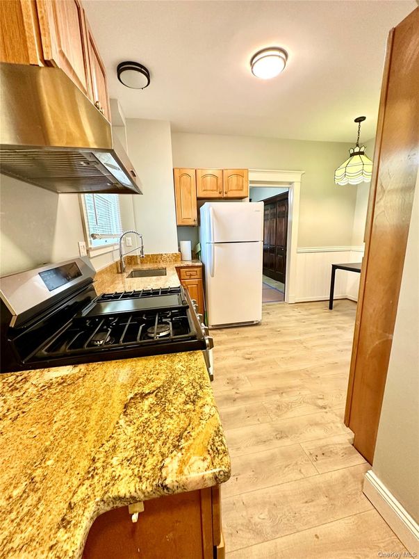 Interior, Kitchen, Pendant Lights, Wood Texture Flooring