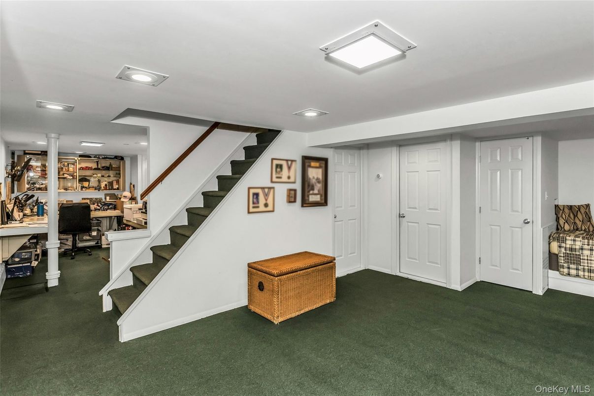 Dining room, Interior, Recessed Lighting