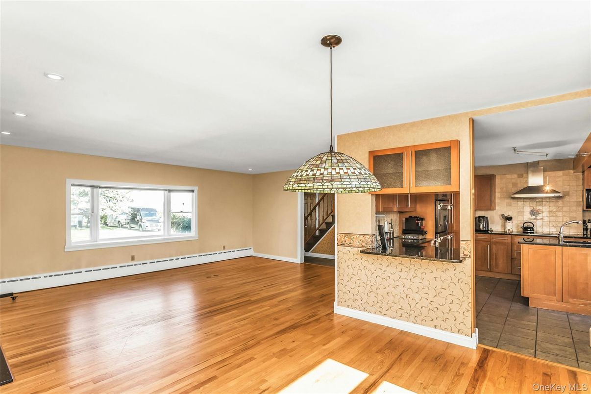Dining room, Interior, Kitchen, Pendant Lights, Recessed Lighting, Wood Texture Flooring