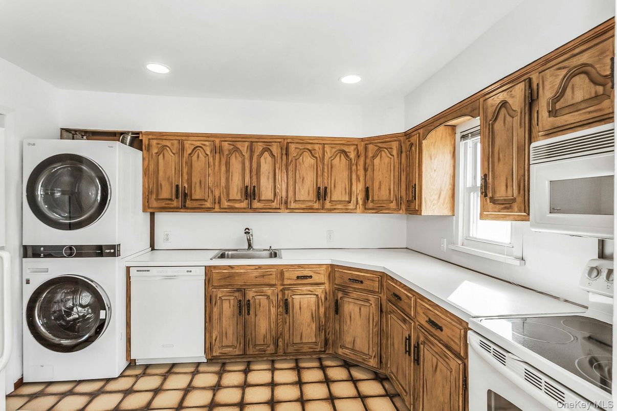 Interior, Kitchen, Recessed Lighting, Washer