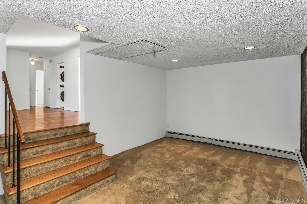 Empty room, Interior, Recessed Lighting
