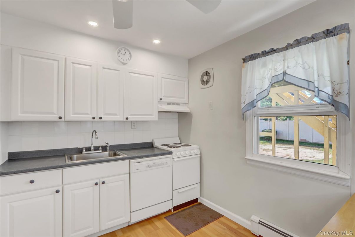 Interior, Kitchen, Recessed Lighting, Washer, Wood Texture Flooring