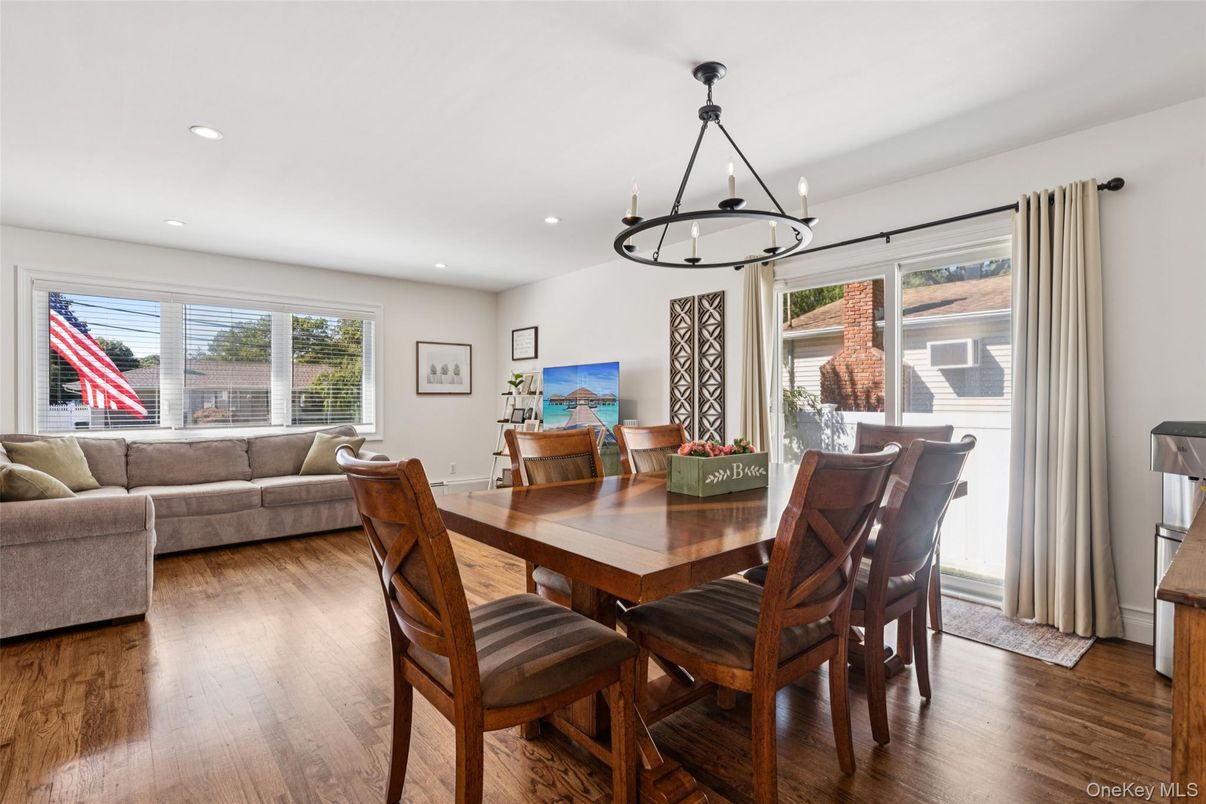 Chandelier, Dining room, Interior, Living room, Recessed Lighting, Wood Texture Flooring