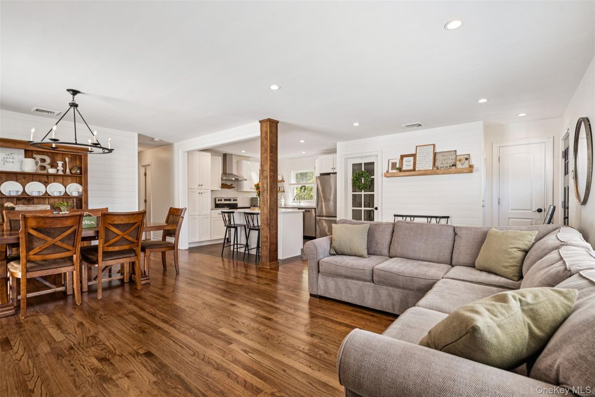 Dining room, Interior, Kitchen, Living room, Pendant Lights, Recessed Lighting, Stainless Steel Appliances, Wood Texture Flooring