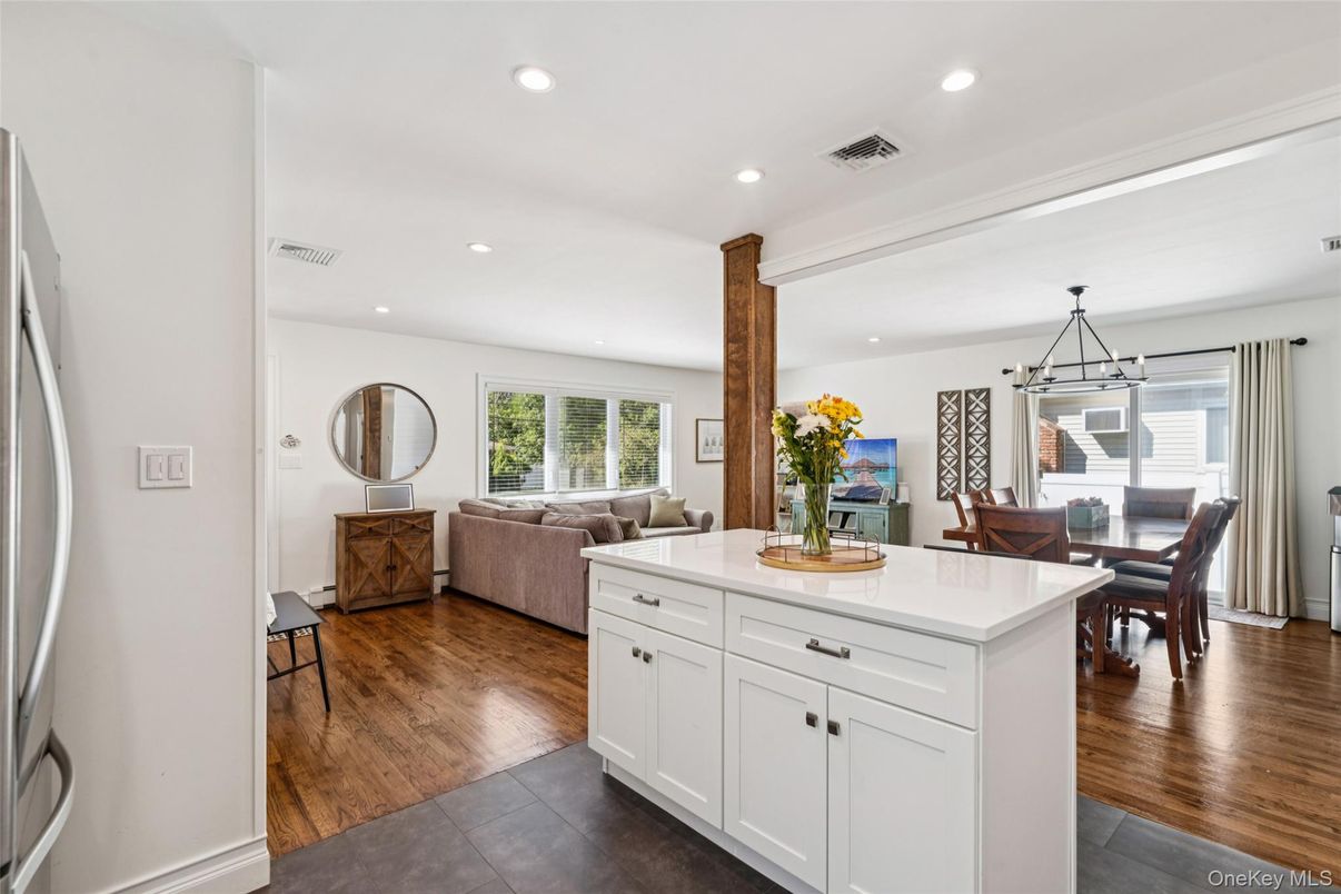 Dining room, Interior, Living room, Pendant Lights, Recessed Lighting, Wood Texture Flooring